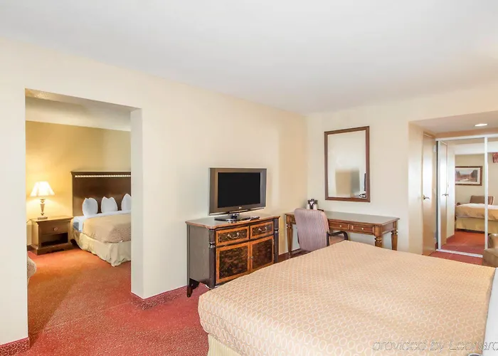 Clarion International Airport 3* Tulsa