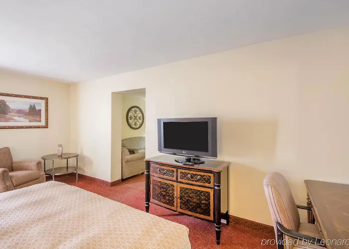 Clarion International Airport Hotel