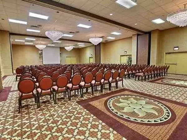 Hotel Clarion International Airport Tulsa